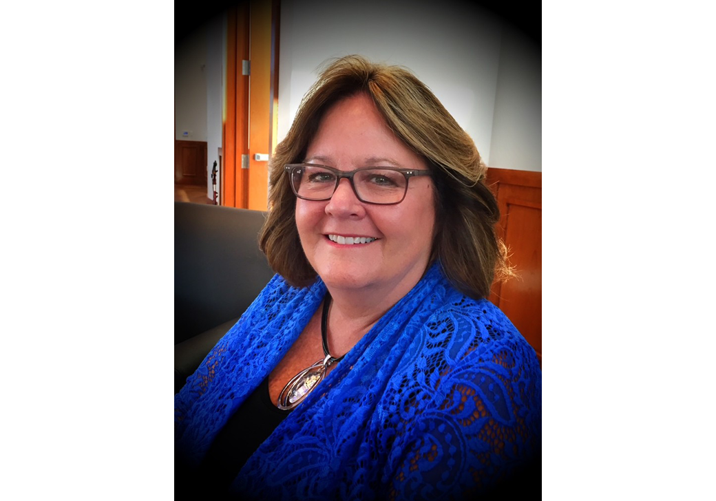 033126_lizremillongheadshot